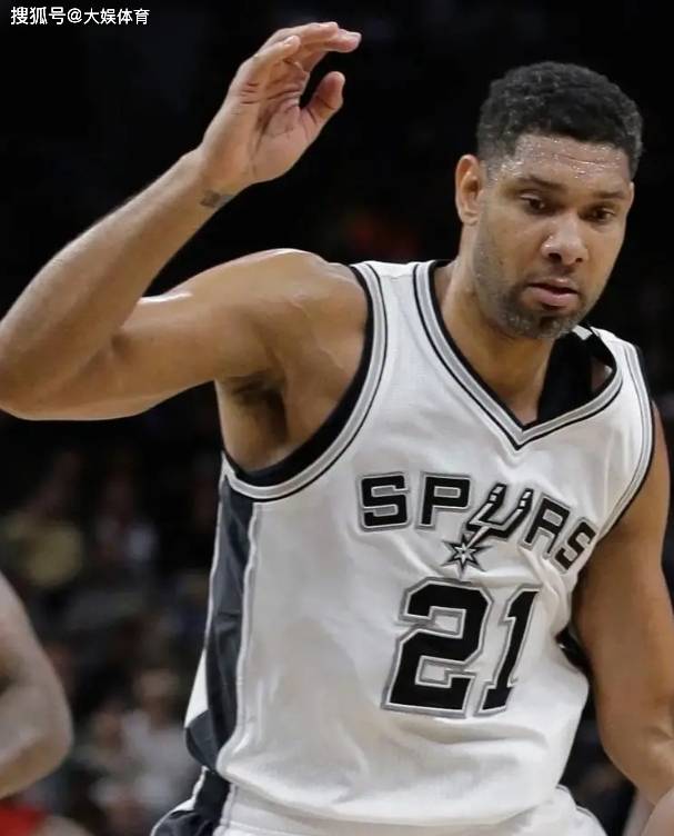 41岁詹皇效率竟压东契奇！26+10创里程碑，谁才是湖人真大腿？