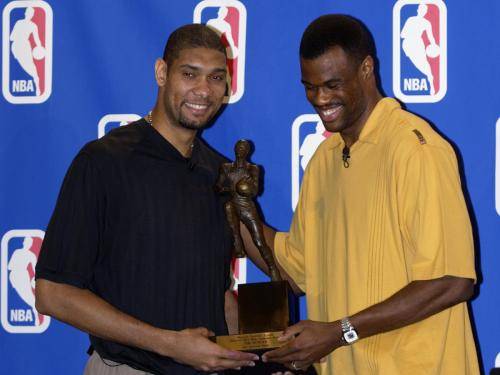 卖光主力却冲击欧冠区，英超黑马崛起！小球会巧妙运作，维拉都要服气